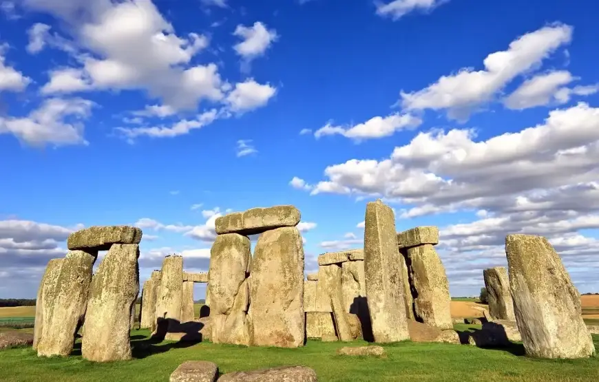 Stonehenge & Bath Private Car Tour from London