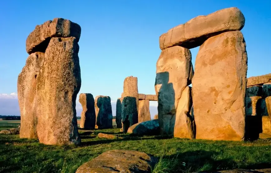 Stonehenge & Bath Private Car Tour from London