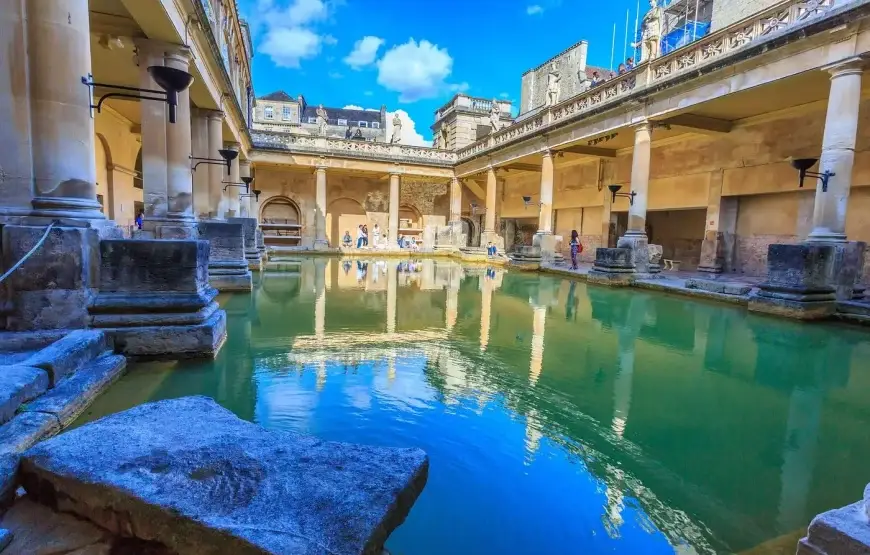 Stonehenge & Bath Private Car Tour from London