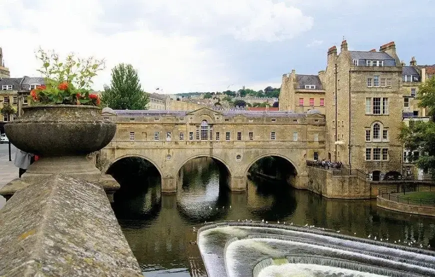 Stonehenge & Bath Private Car Tour from London